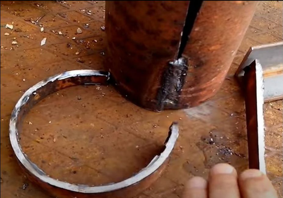 Nous séparons légèrement la partie supérieure de la coupe longitudinale