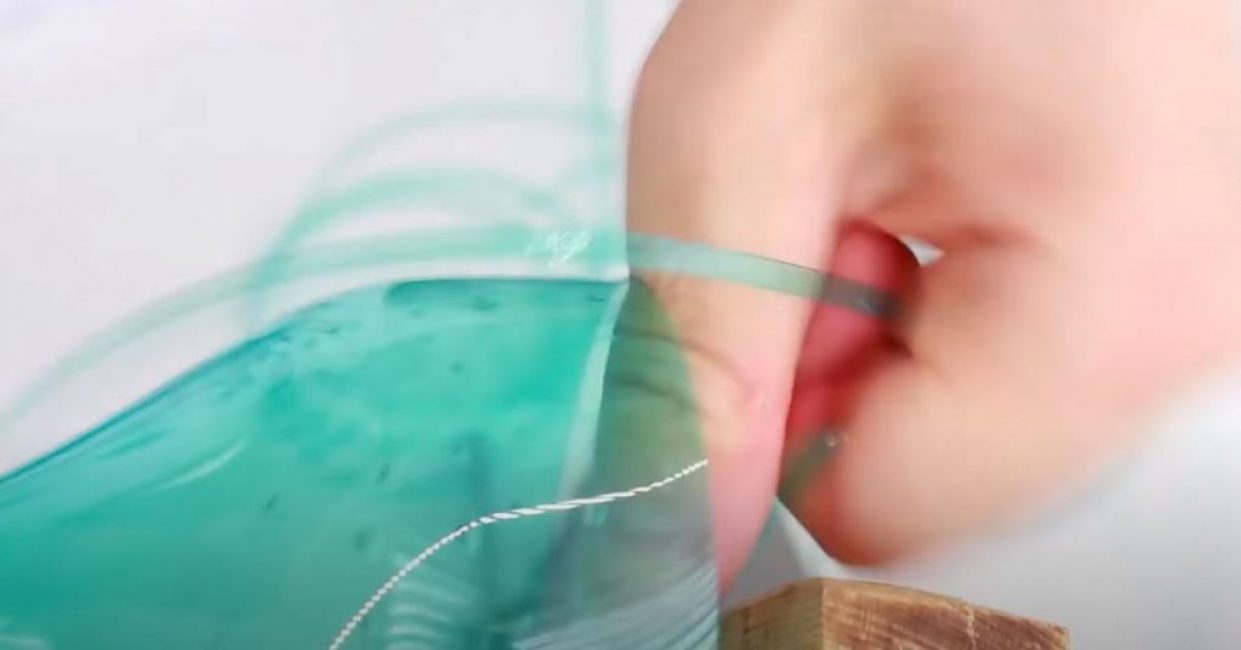 Nous réalisons le début de la bande sous la lame