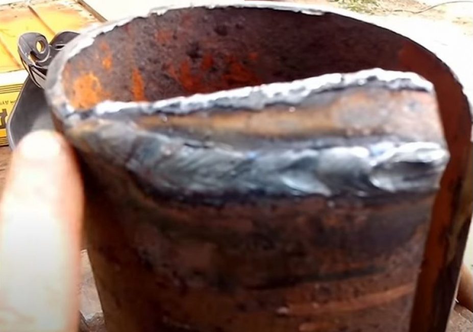 Nous plions avec un marteau et faisons bouillir la ligne de pliage