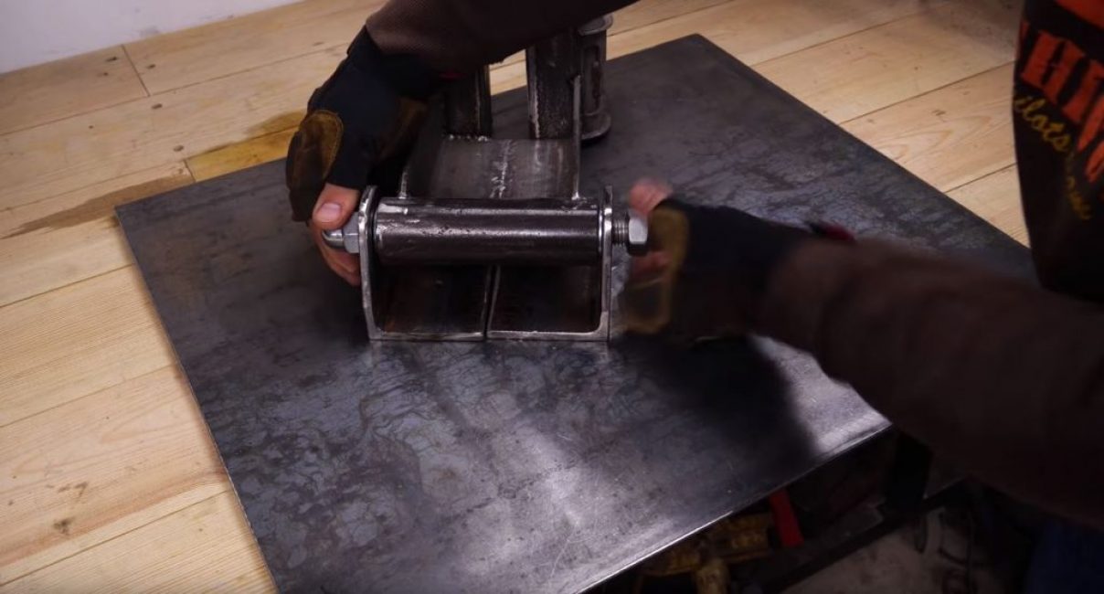 On serre tout avec un écrou