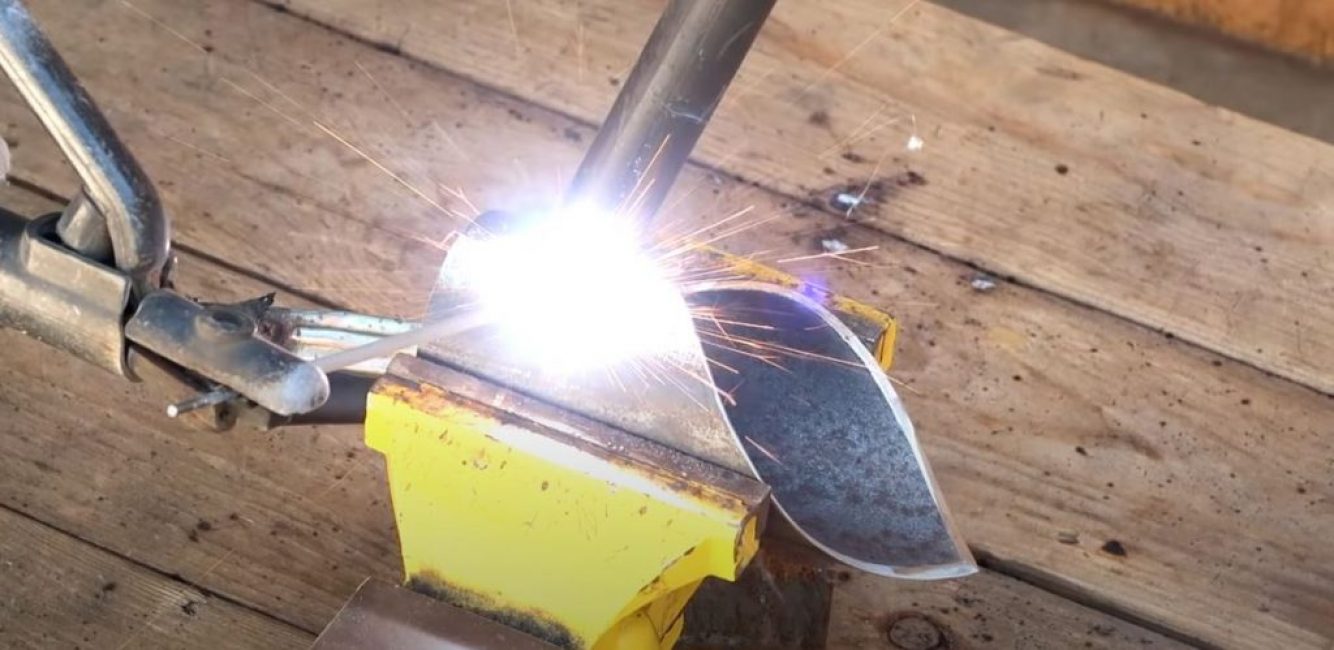 Souder la poignée au hachoir