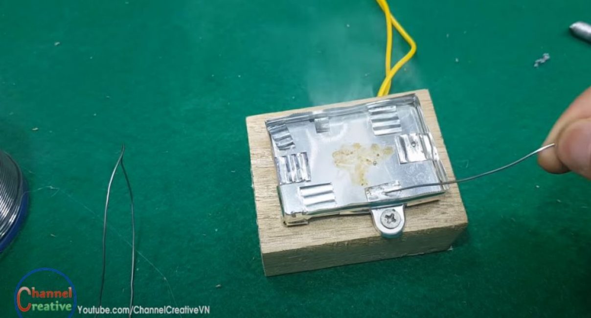 commencer à remplir le bain de soudure