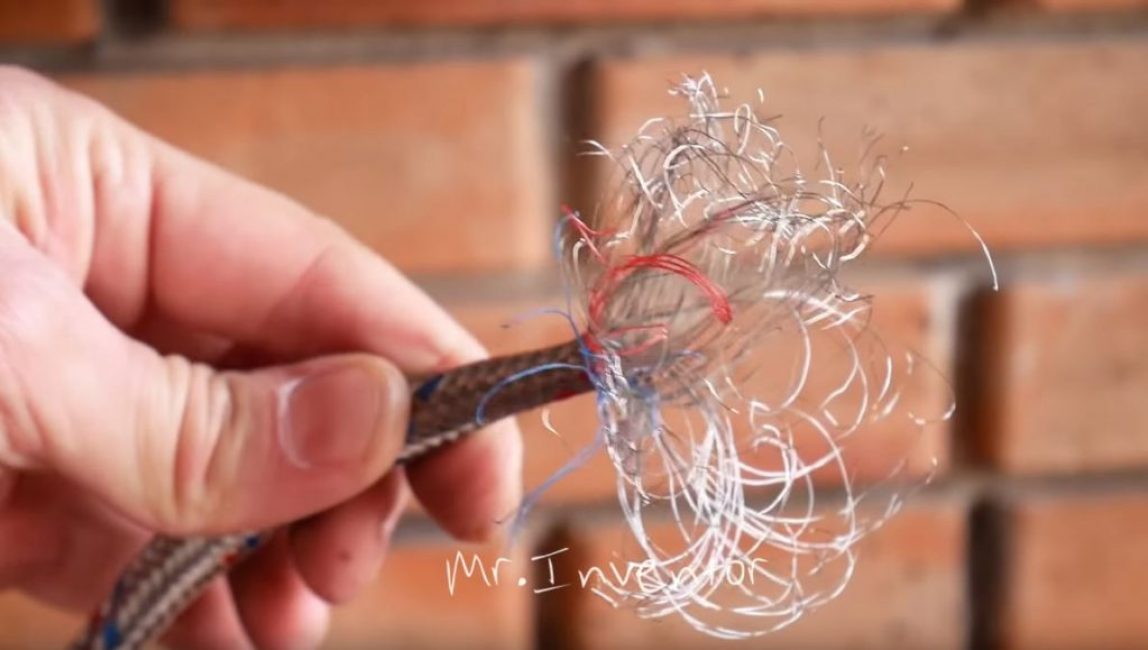 tisser une extrémité de la tresse