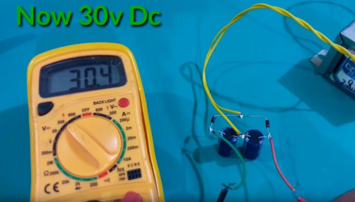 Nous mesurons la tension à la sortie du circuit