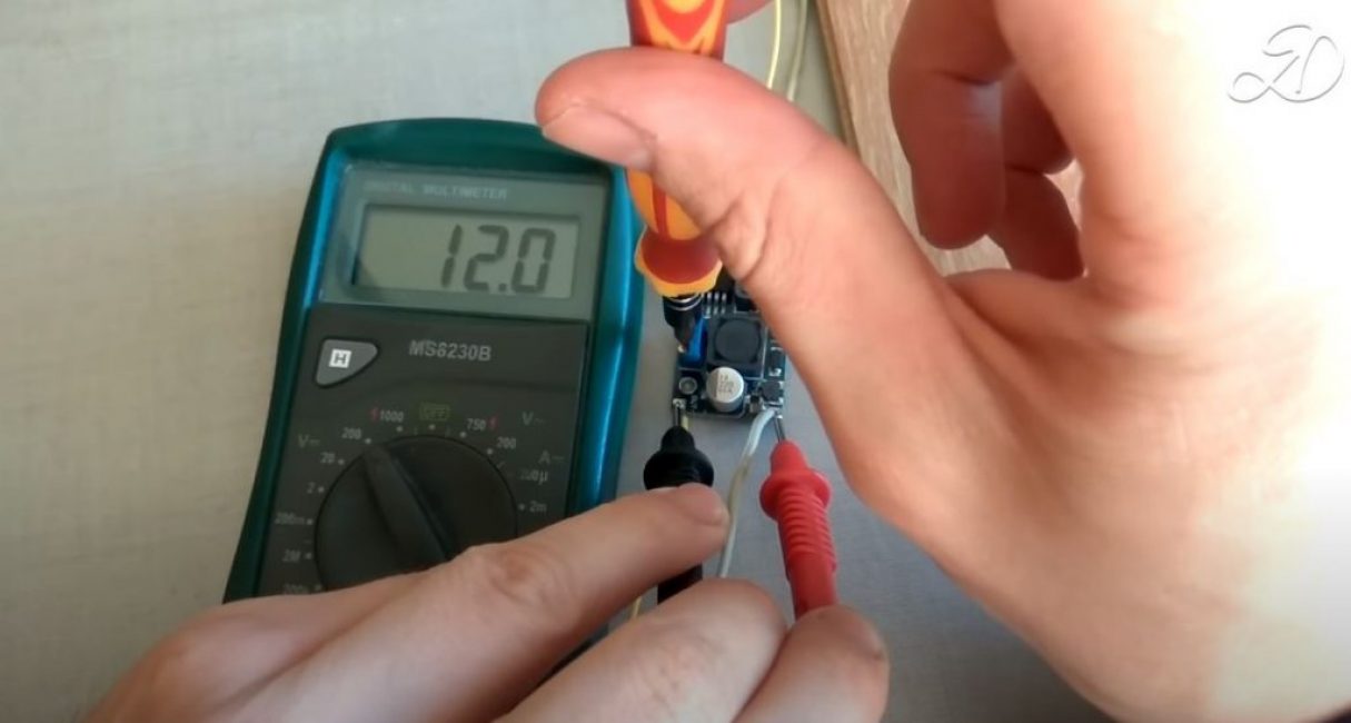 réglé sur la sortie 12V