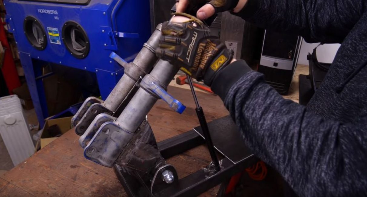 le souder sur le côté opposé du support