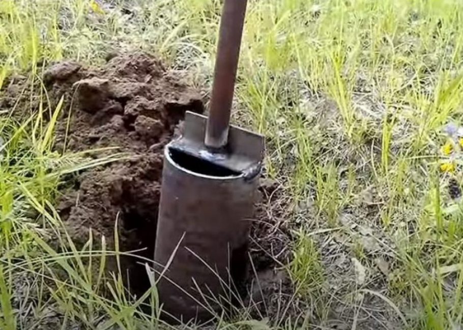 Insérez la perceuse et commencez à la faire tourner