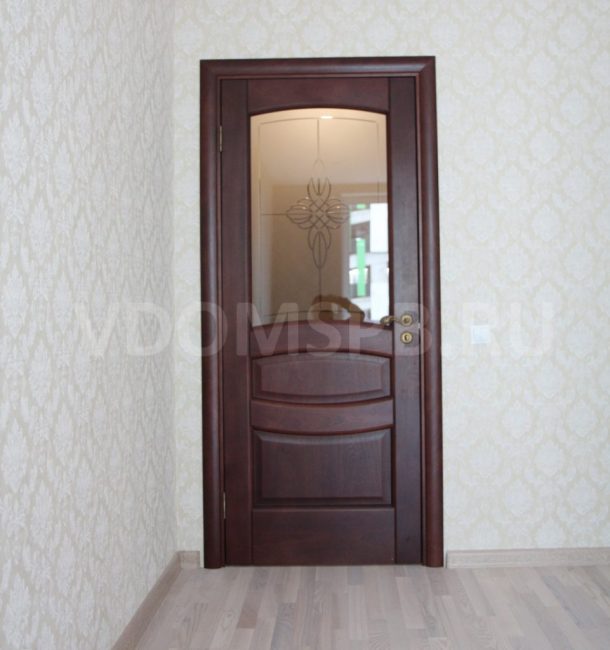 Fig11 Porte en placage d'acajou