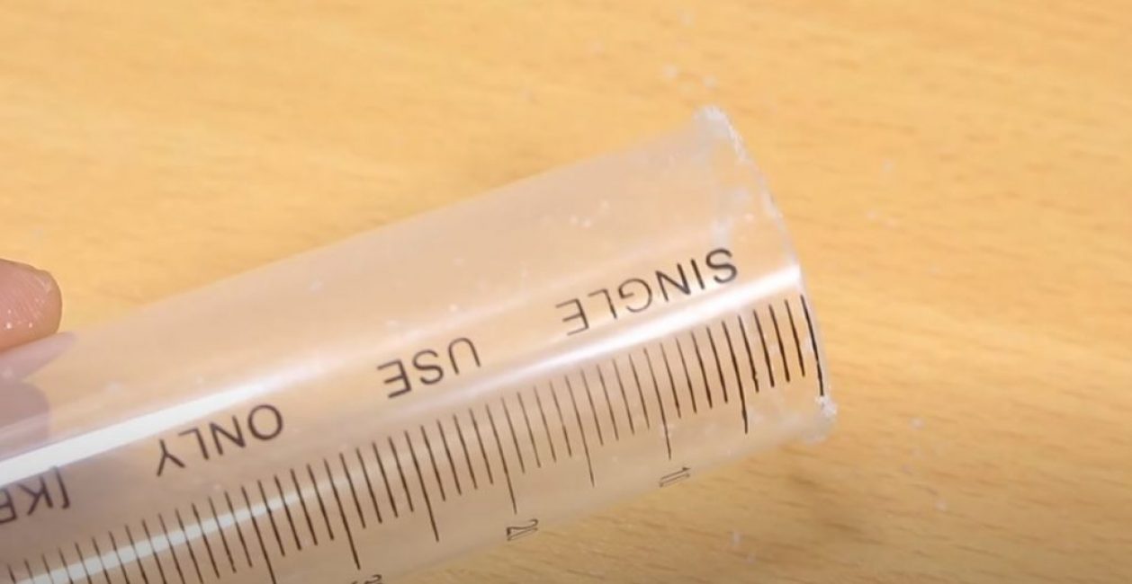 couper le devant de la seringue