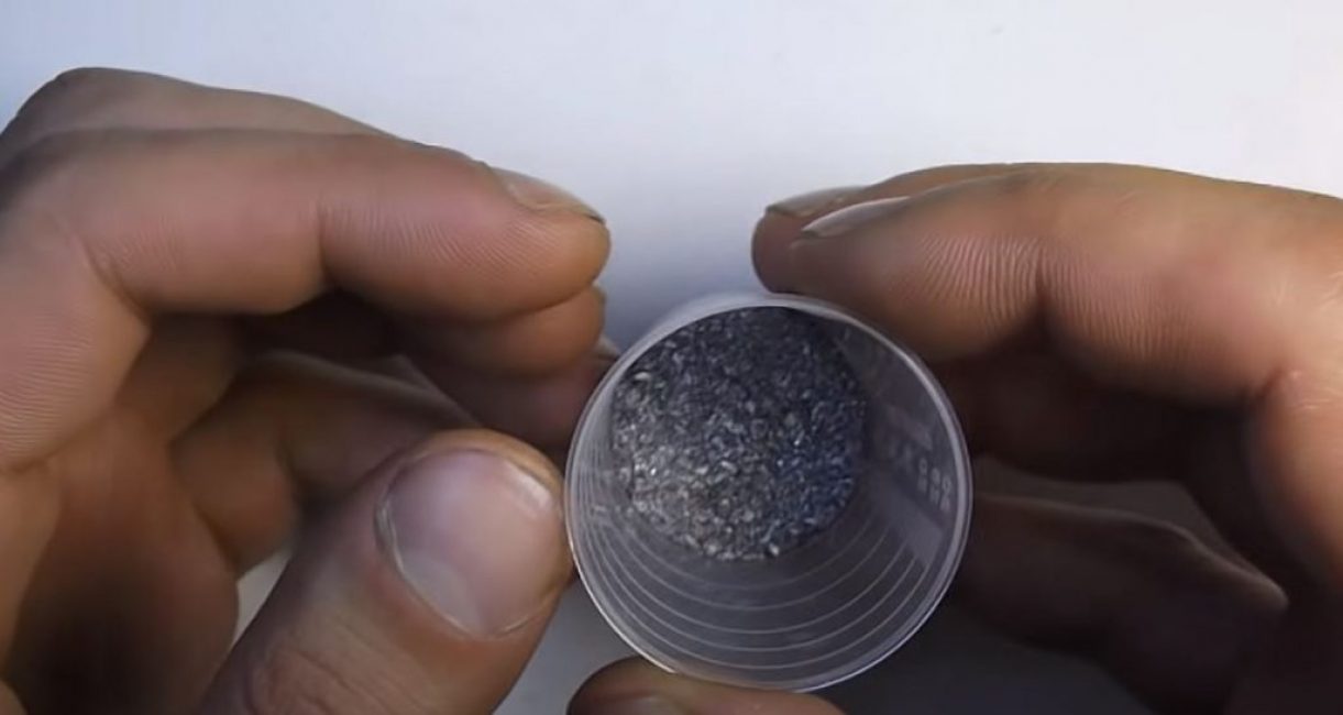 nous broyons la quantité de soudure requise