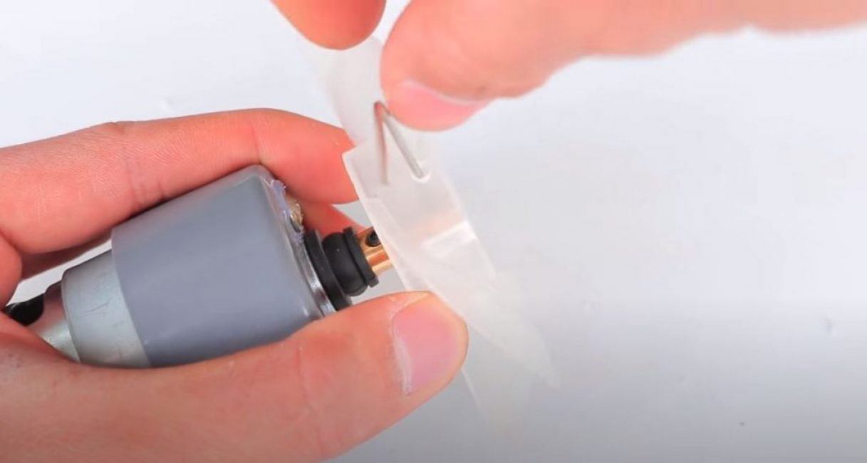 Insérez la roue dans l'adaptateur