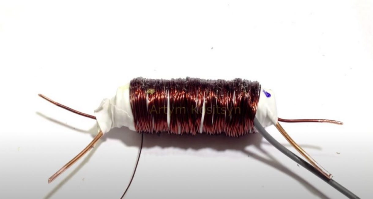 Nous enroulons les deux enroulements avec trois couches de ruban électrique