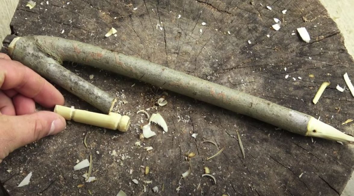 Il peut également être fabriqué à partir d'une petite corne