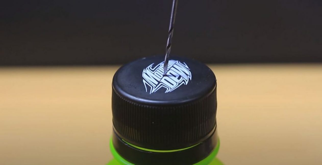 Perçons d'abord le plastique.