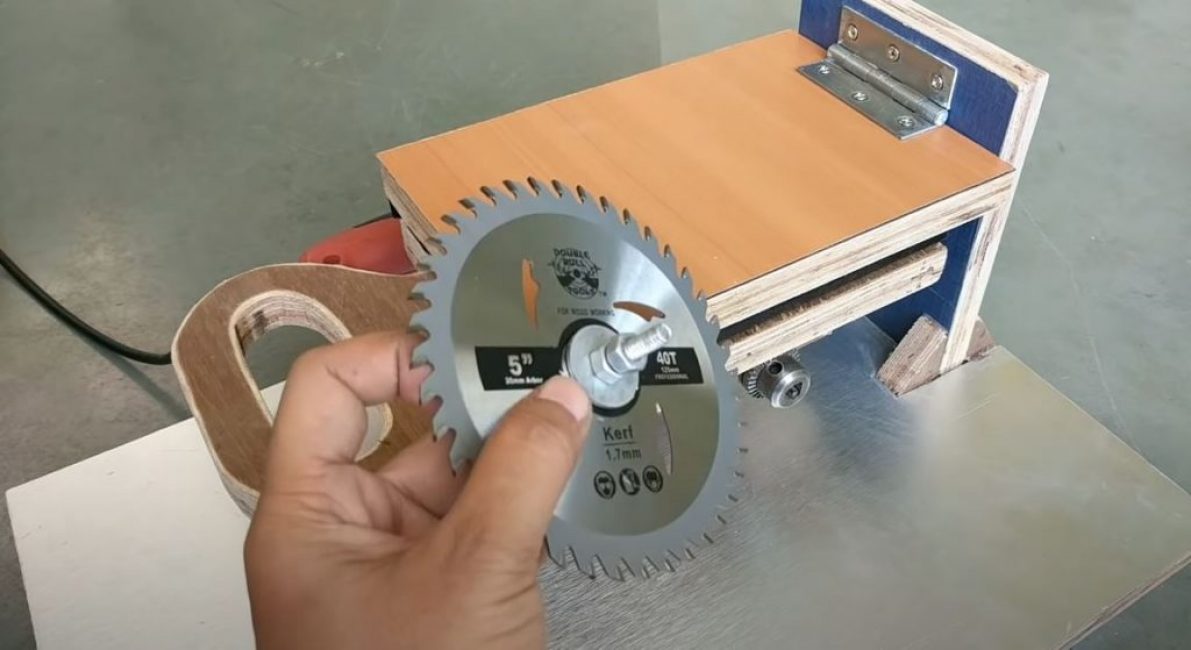 Nous fixons la lame de scie dans un long boulon