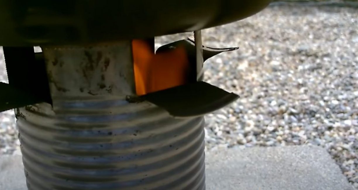 Il vous suffit d'ajouter du carburant au fur et à mesure qu'il brûle.