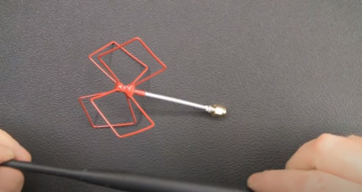 Nous changeons l'antenne du routeur en une nouvelle et fixons le nouveau niveau de signal.