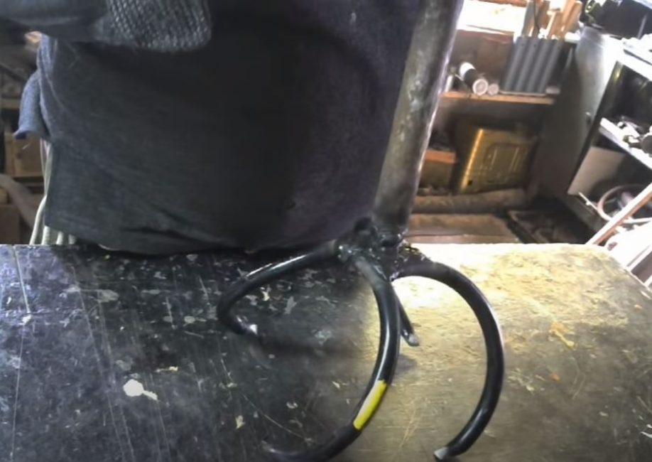 Nous les soudons à la base du cultivateur