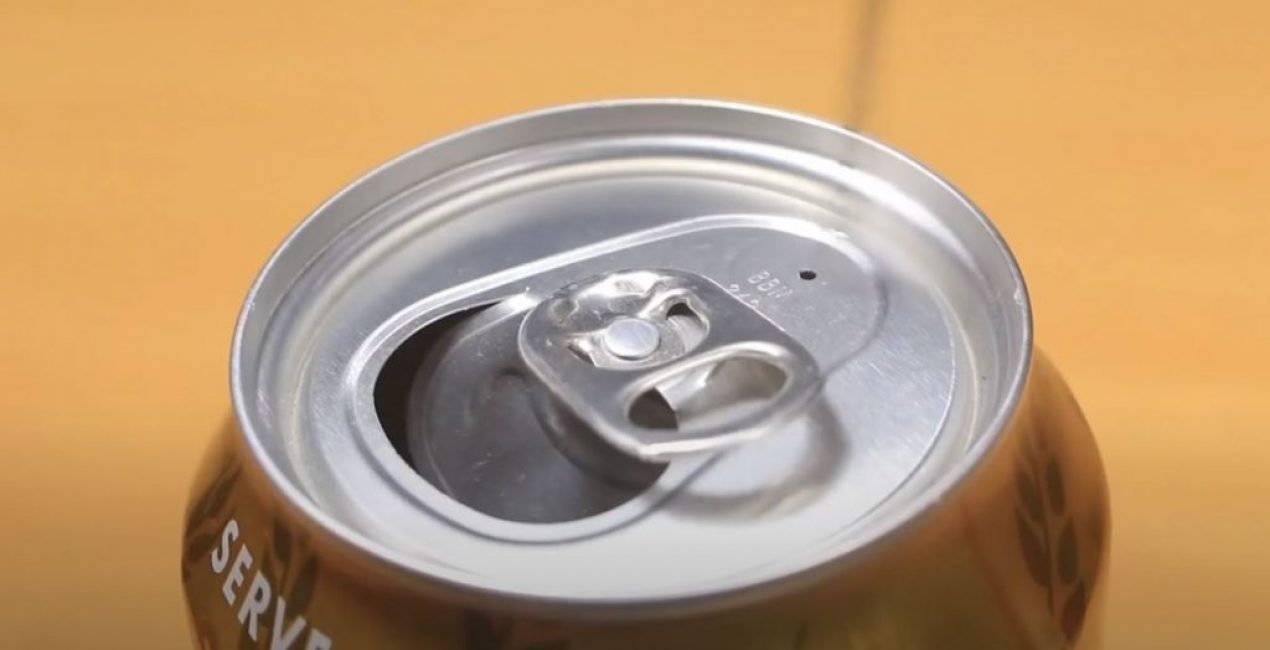 La perceuse perce également facilement le métal fin.