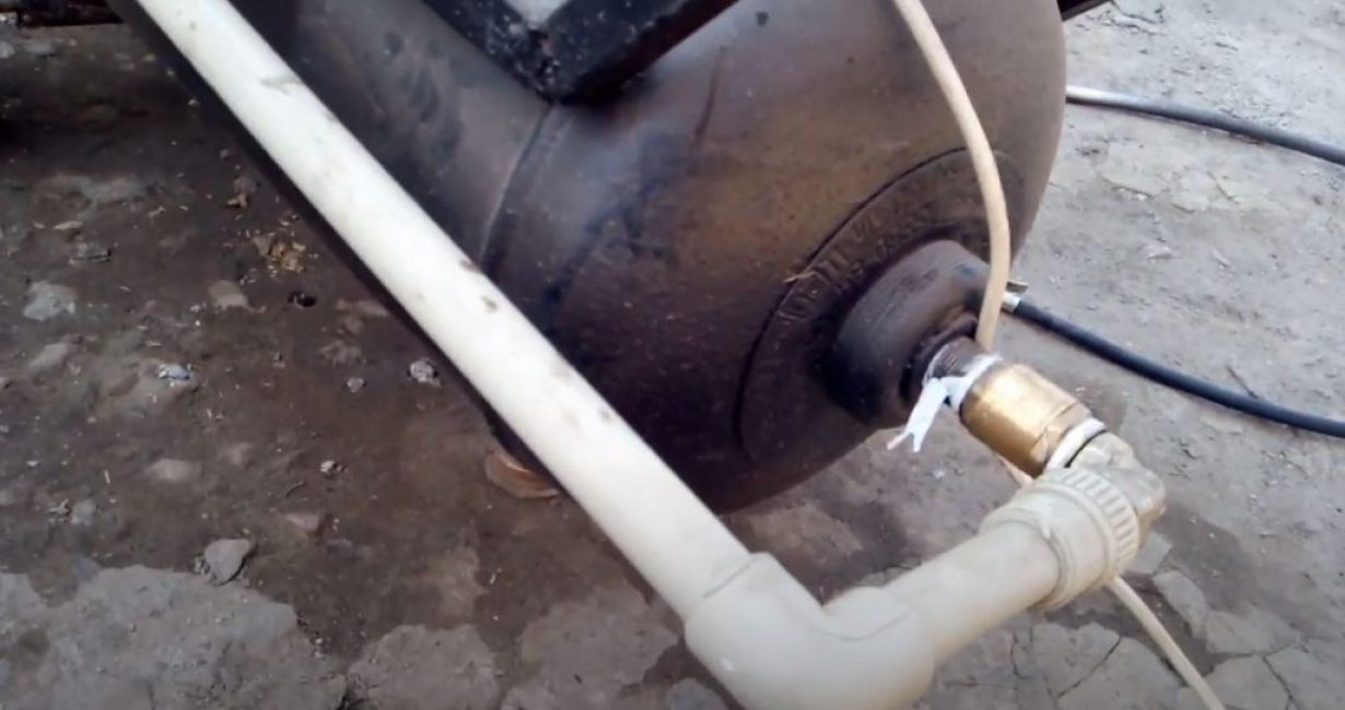 nous assemblons une structure pour fournir de l'air à travers un clapet anti-retour au récepteur