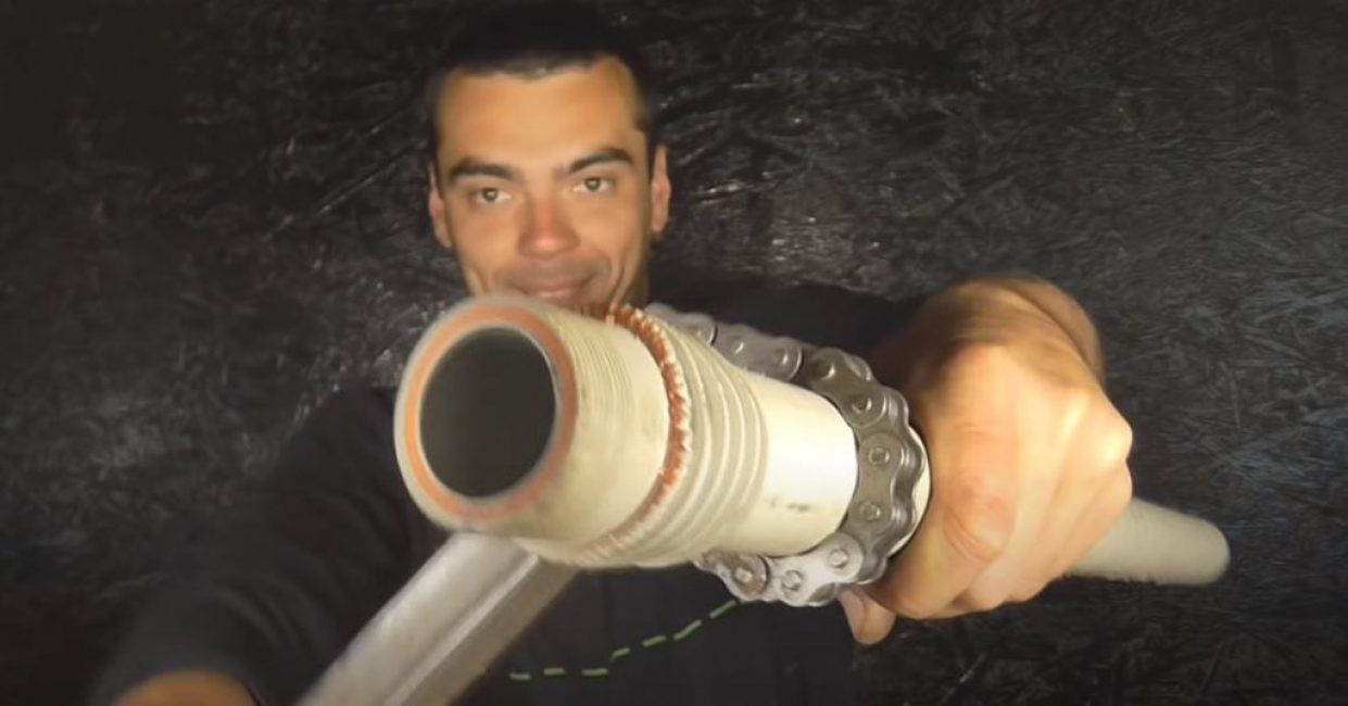 lorsque vous travaillez avec des tuyaux en plastique, une telle clé est tout simplement indispensable