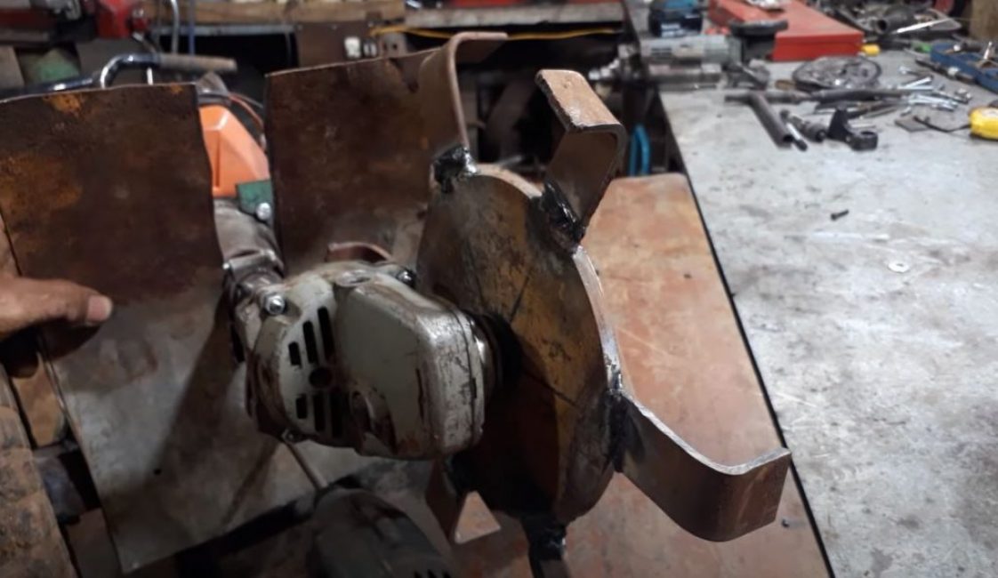 Nous découpons et installons une couverture de protection en tôle