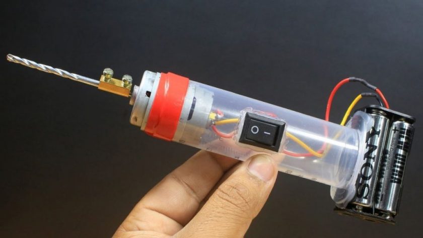 Mini perceuse DIY à partir d'un moteur