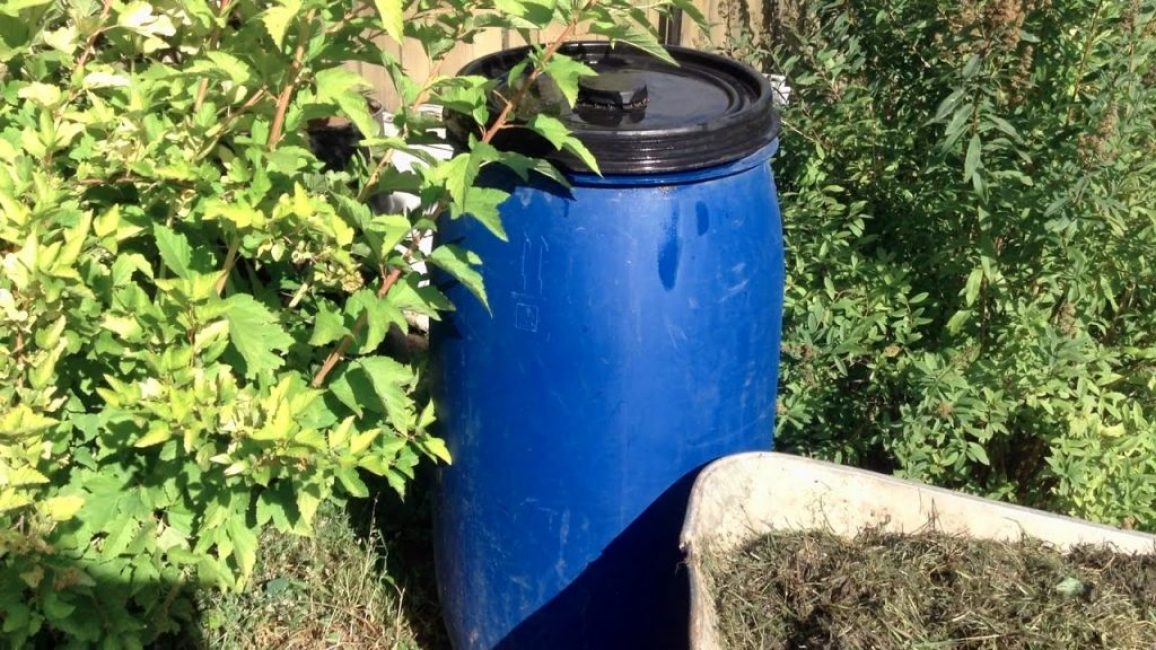 Il est pratique de préparer l'infusion dans un tonneau situé sur le site. Il est pratique de nourrir la majeure partie des cultures horticoles avec l'élixir minéral préparé