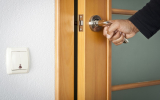 Nous sélectionnons et installons les portes intérieures : instructions étape par étape pour une installation à faire soi-même